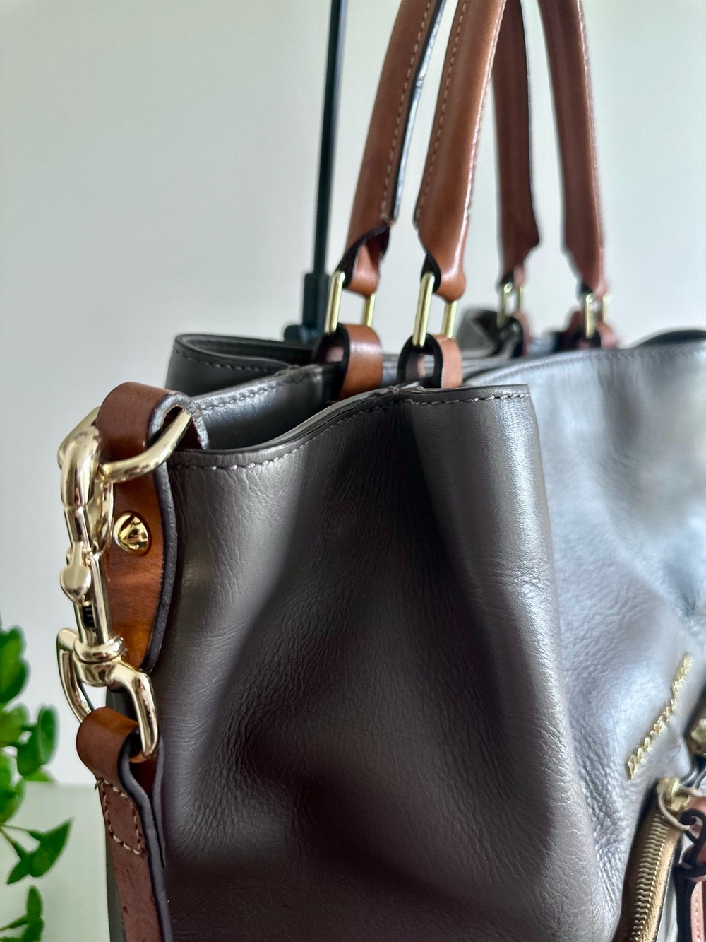 Dooney & Bourke Smooth Leather Large Dawson Bag and Wallet Set - Picture 9 of 15